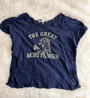The Great. The Boxy Crew Mustangs Graphic T-Shirt Navy Blue Size 0